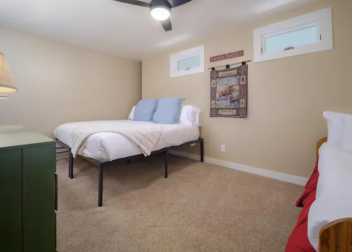 Apartment Rmr: Four Seasons I Unit 2 In